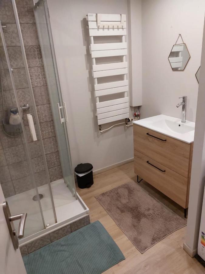 L'Escale Du Monde Bed and Breakfast Vénissieux Εξωτερικό φωτογραφία